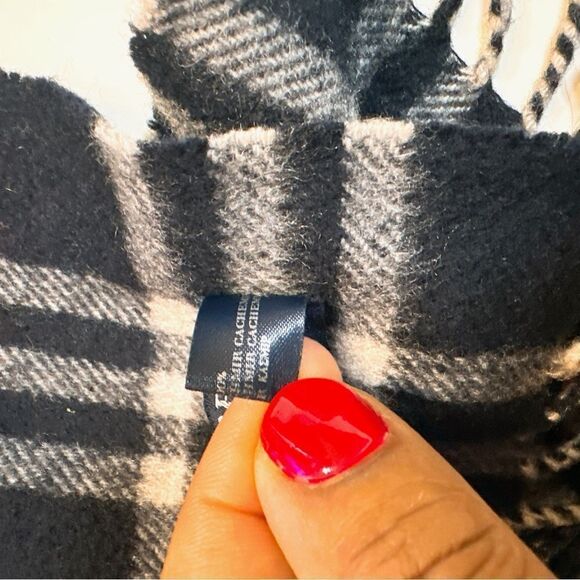 BURBERRY Nova Check Cashmere Scarf - Picture 7 of 10
